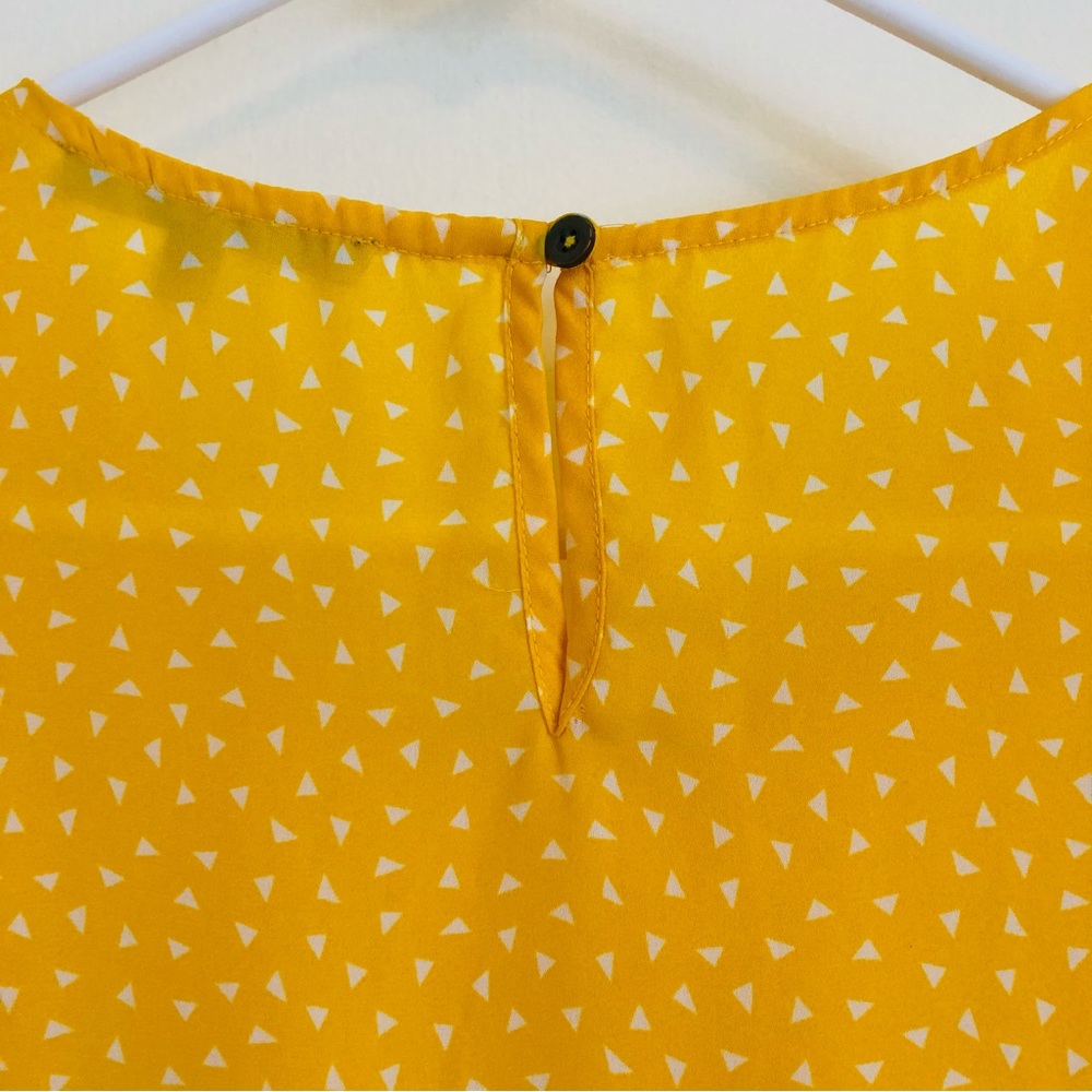 Yellow triangle blouse - Picture 3 of 3